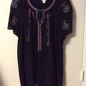 INTRO WOMEN's 1X Black top w beautiful stitching!